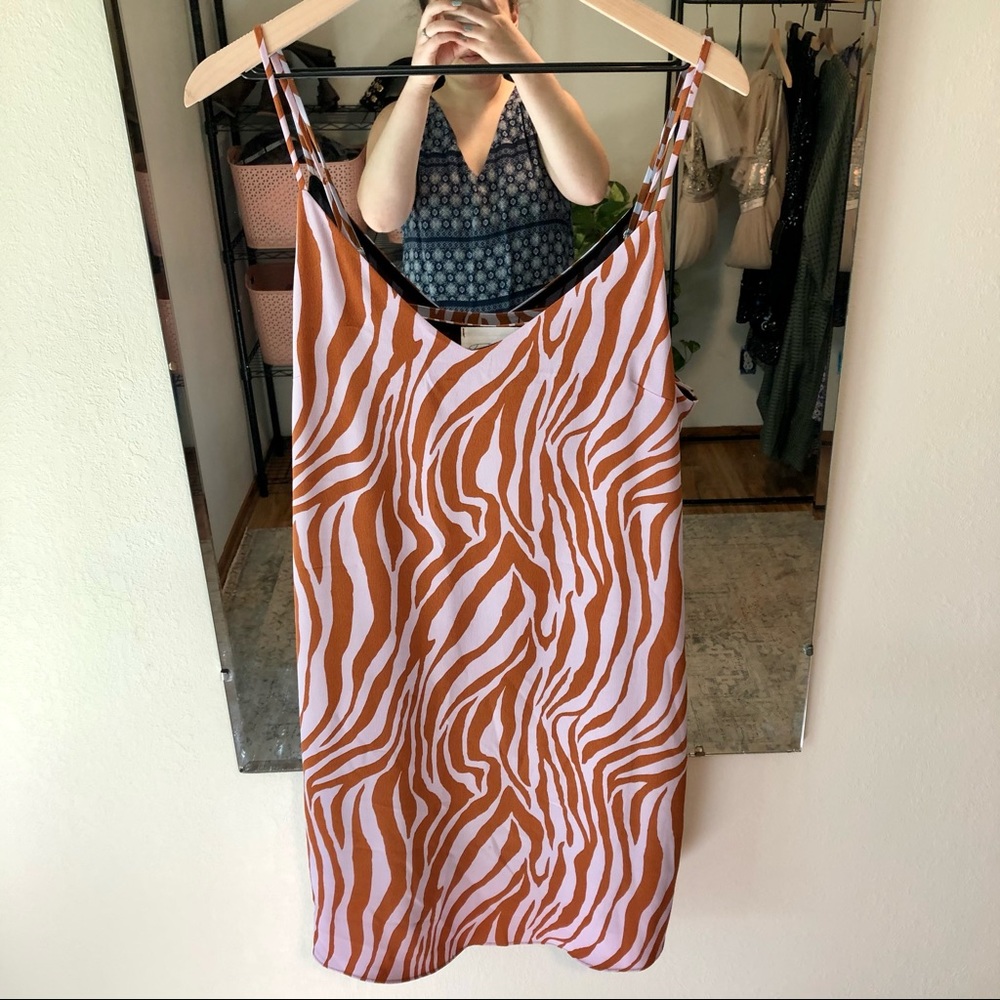 Dress - Picture 7 of 8